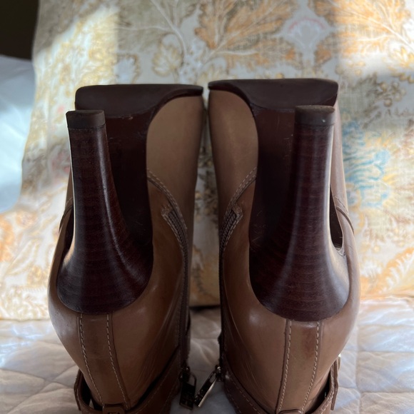 !!!EUC!!! Tory Burch tan leather Bristol ankle booties - Picture 4 of 8